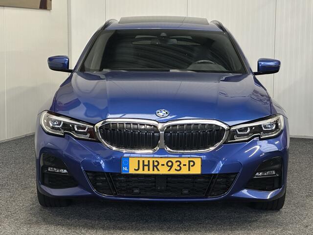 BMW 3-SERIE TOURING 330E XDRIVE 4X4 PHEV HIGH EXECUTIVE M PAKKET LEDER/ALCANTARA NAVIGATIE CRUISE CONTROL PANORAMA SCHUIF/KANTELDAK APPLE CARPLAY/ANDROID KEYLESS GO UITKLAPBARE TREKHAAK PDC ZEER MOOI !! 3010 Coen