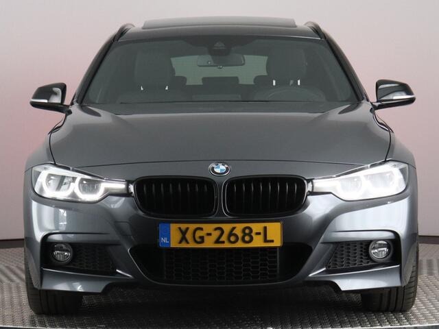 BMW 3-SERIE Touring 320i M Sport Edition (NL-Auto / Elek. Trekhaak / Pano / Head Up / Navi)