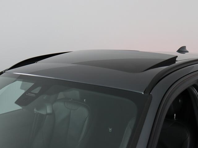 BMW 3-SERIE Touring 320i M Sport Edition (NL-Auto / Elek. Trekhaak / Pano / Head Up / Navi)