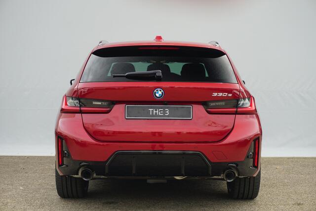 BMW 3-SERIE 330e Touring | M Sportpakket Pro | Comfort Pack | Trekhaak | Panoramadak | Harman Kardon