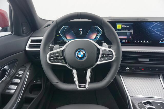 BMW 3-SERIE 330e Touring | M Sportpakket Pro | Comfort Pack | Trekhaak | Panoramadak | Harman Kardon