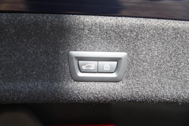 BMW 3-SERIE 330e M Sport |Head-Up|H&K|Pano|Laser|Driving|Trekhaak|