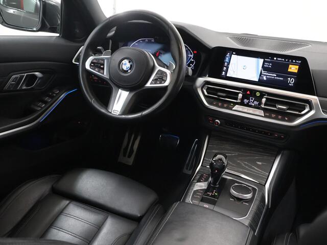 BMW 3-SERIE Touring 330e | M-Pakket | Shadow Line | LED | Panoramadak | Sportstoelen | Stoelverwarming V+ A | 360 Camera | DAB | Adaptieve Cruise Control | Sfeerverlichting | Harman/Kardon | Ele. kofferdeksel |
