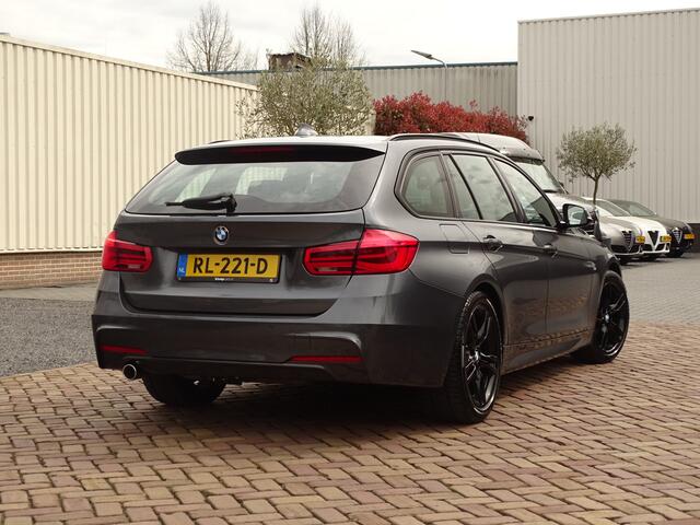 BMW 3-SERIE Touring 318i Executive M-Sport | All-Black | Or.NL- NAP