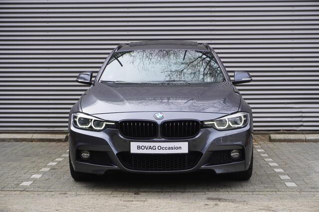 BMW 3-SERIE Touring 320i Executive | Glazen panoramadak | BMW Head-Up Display | Harman Kardon Surround Sound Systeem | Extra getint glas achter