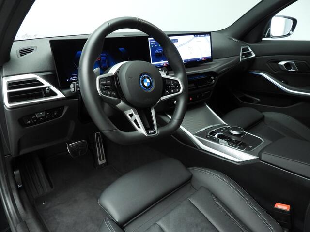 BMW 3-SERIE Touring 330e | M-Sportpakket | LED | Navigatie | Trekhaak | Sportstoelen | Keyles go | Stoelverwarming | DAB | Alu 18 inch