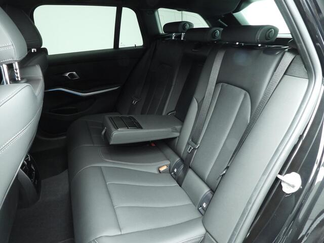 BMW 3-SERIE Touring 330e | M-Sportpakket | LED | Navigatie | Trekhaak | Sportstoelen | Keyles go | Stoelverwarming | DAB | Alu 18 inch