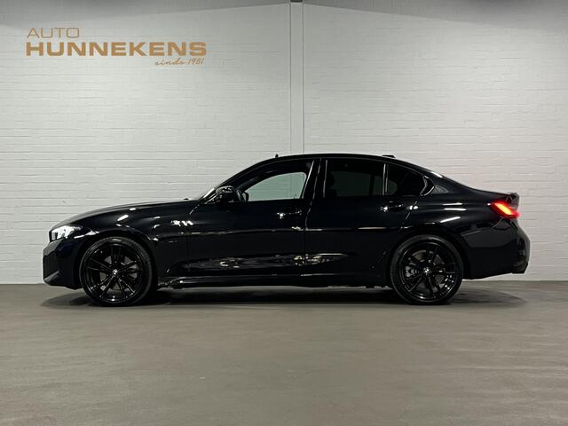 BMW 3-SERIE 330e M-pakket | Adapt. cruise | Open dak | Trekhaak | Head-up | Stoelverwarming | Sfeerverlichting | Carplay | Leder