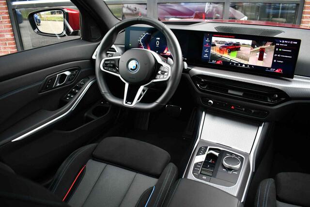 BMW 3-SERIE Touring 330e xDrive M-Sport Pano 19inch El-zetels HUD 360-cam LCI-2