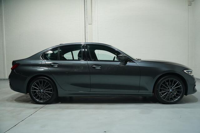 BMW 3-SERIE 320i Sport Line Led koplampen Apple Carplay Leder Memory Stoelverwarming 1e Eigenaar NAP