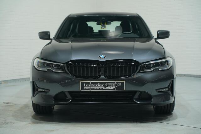 BMW 3-SERIE 320i Sport Line Led koplampen Apple Carplay Leder Memory Stoelverwarming 1e Eigenaar NAP