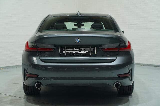 BMW 3-SERIE 320i Sport Line Led koplampen Apple Carplay Leder Memory Stoelverwarming 1e Eigenaar NAP