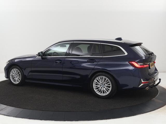 BMW 3-SERIE 318i Luxury Line | Sportstoelen | Leder | Carplay | Live Cockpit | Sfeerverlichting | Trekhaak | Parkeerhulp | Climate control | Full LED | Cruise control | Bluetooth