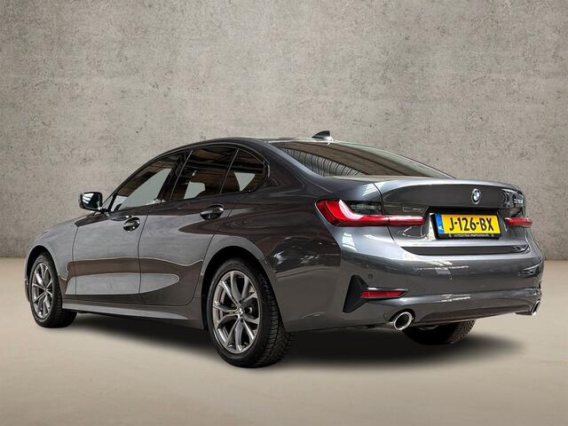 BMW 3-SERIE 318i Sport Line 156Pk Automaat (VIRTUAL COCKPIT, DEALER ONDERHOUDEN, GROOT NAVI, LEDER, ZWART HEMEL, SPORTSTOELEN, GETINT GLAS, SFEERVERLICHTING, PARKEERSENSOREN, NIEUWE APK, NIEUWSTAAT)