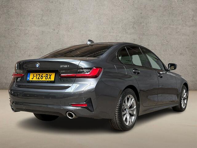 BMW 3-SERIE 318i Sport Line 156Pk Automaat (VIRTUAL COCKPIT, DEALER ONDERHOUDEN, GROOT NAVI, LEDER, ZWART HEMEL, SPORTSTOELEN, GETINT GLAS, SFEERVERLICHTING, PARKEERSENSOREN, NIEUWE APK, NIEUWSTAAT)