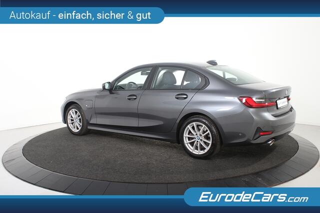 BMW 3-SERIE 320e *1ste Eigenaar*Navigatie*Trekhaak*Camera*DAB*