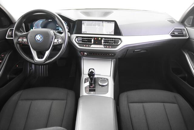 BMW 3-SERIE 320e *1ste Eigenaar*Navigatie*Trekhaak*Camera*DAB*
