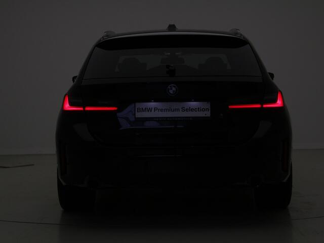 BMW 3-SERIE Touring 330e M-Sport Pro | Panorama | 20" Styling 795M | Hifi | Camera | Stoelverwarming |