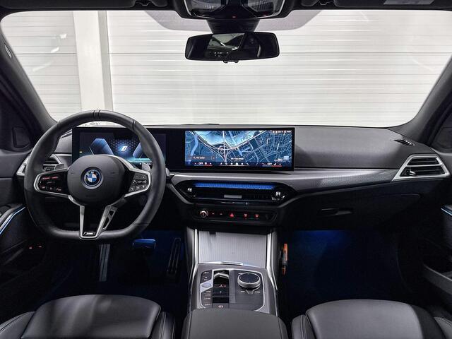 BMW 3-SERIE Sedan 330e | M-Sport Pro | Comfort Pack | Driving Assistant | Hifi System | Comfort Access