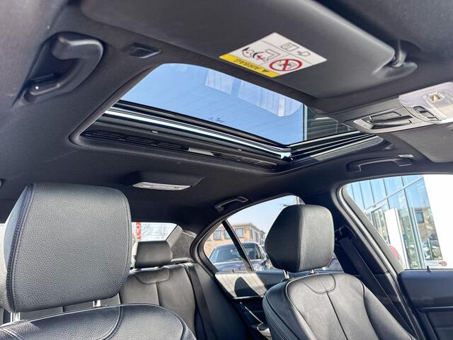 BMW 3-SERIE Sedan 320i | M Sport | High Executive | Panoramadak | Selections 1000