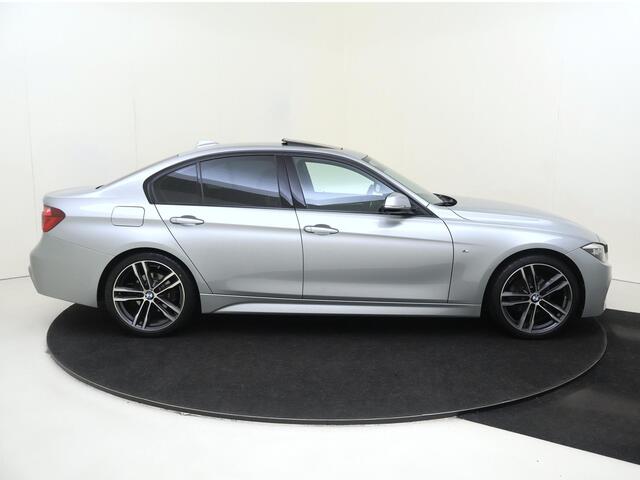 BMW 3-SERIE 320i Edition M Sport Shadow Executive | Audio Media Pack | cruise control | electronic climate control | LED koplampen | lederen bekleding | lichtmetalen velgen 18" | M Aerodynamica | navigatiesysteem full map | elektrisch glazen schuif-/kanteldak | navig