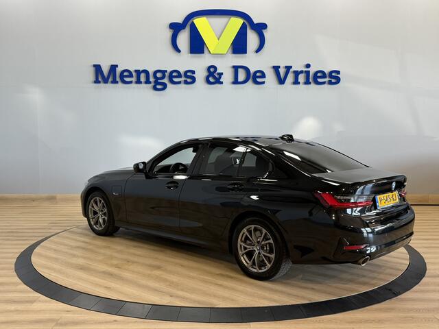 BMW 3-SERIE 320e Business Edition Plus Airco ECC | Virtual | Leder | Stoelverwarming | M Stuur | Camera | Sfeer | Isofix | NAP