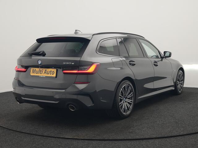 BMW 3-SERIE Touring 330e M Sport 293pk Dealer O.H. Dravitgrau | Panodak | Adaptive Cruise | Camera | Lederen Sportstoelen Memory & Verwarmd | Sfeerverlichting | Stuur Verwarmd | Hifi Audio | Blis | Keyless | Apple Carplay | Plug In Hybrid |