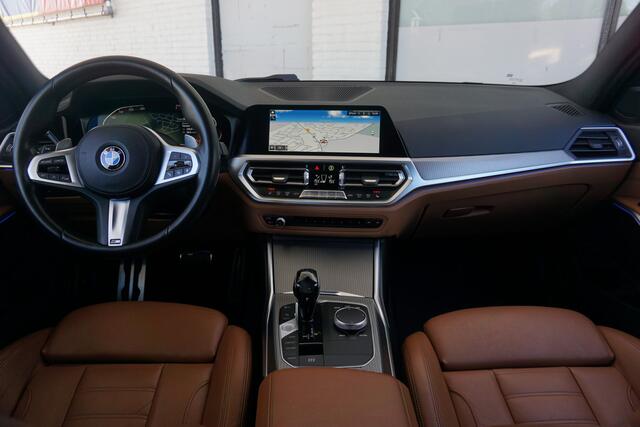 BMW 3-SERIE 320i M-Pakket | Carplay | 19 inch | Dealeronderhouden | NAP