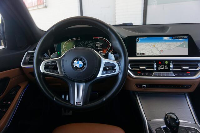 BMW 3-SERIE 320i M-Pakket | Carplay | 19 inch | Dealeronderhouden | NAP