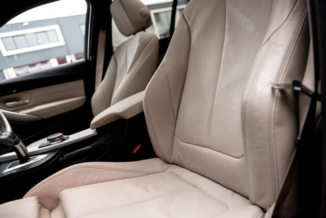 BMW 3-SERIE Touring 318i MSport Edition | Pano | Leder | Camera |