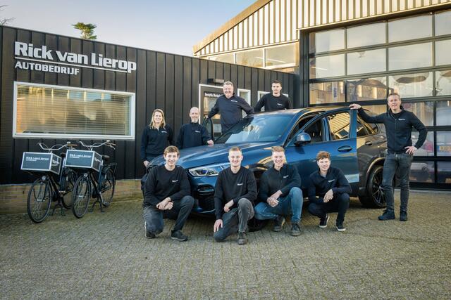 BMW 3-SERIE 320i High Executive | Head-Up | Dealer Onderhouden | Carplay | Leder