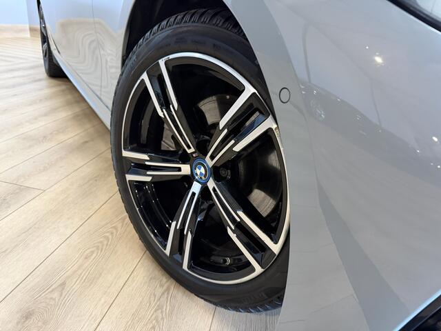 BMW 3-SERIE Touring 320e M Sport Airco ECC | Trekhaak | Harman Kardon | Apple Carplay | Camera | Memory | Isofix | NAP