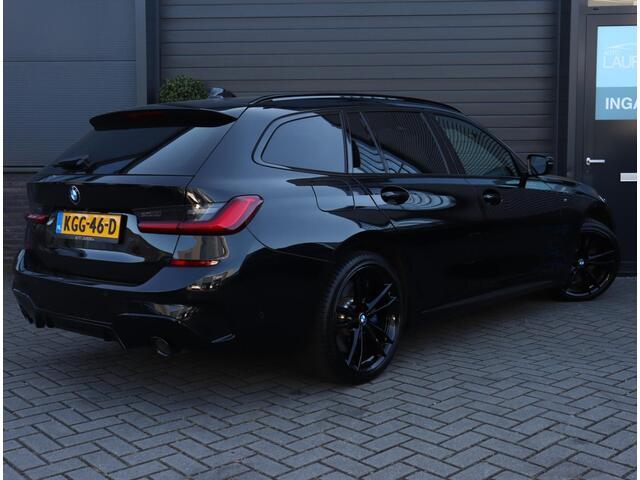 BMW 3-SERIE Touring 330e xDrive M Sport | Panoramadak | Adaptief M onderstel | H+K | 360 | Leer