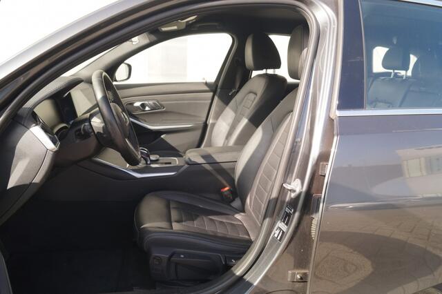 BMW 3-SERIE Touring 318i High Executive Edition -LEER-CAM-NAVI-