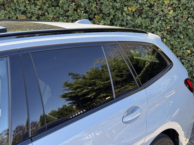 BMW 3-SERIE Touring 330e | M-Sport Pro | Panorama | Camera | Getint Glas | HiFi