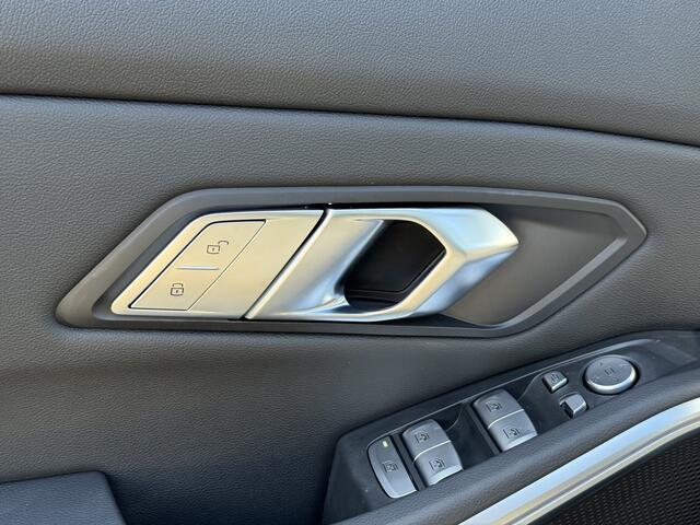 BMW 3-SERIE Touring 330e | M-Sport Pro | Dravit | Panorama | Trekhaak | Stoel + Stuurverw. | HiFi | 360 Cam