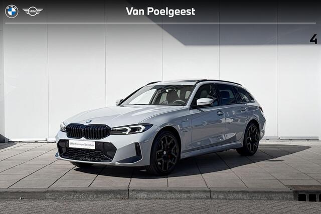 BMW 3-SERIE Touring 330e xDrive M-Sport Pro / 19" / Trekhaak / Getinte Ramen / Glazen schuifdak