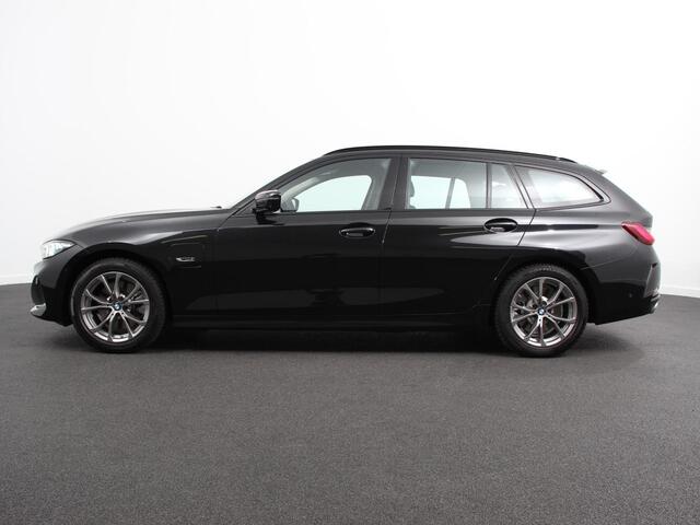 BMW 3-SERIE Touring 320e Plug in Hybride Climate control Adaptive Cruise Control Parkeersensoren Navigatie LED Apple Carplay/ Android Auto Camera