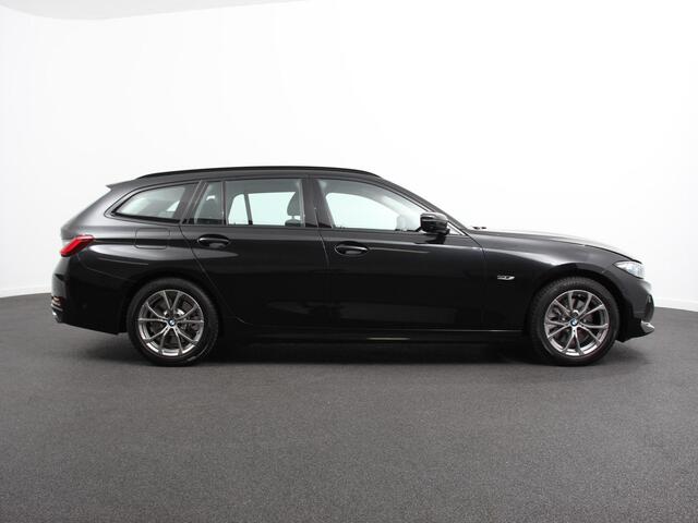 BMW 3-SERIE Touring 320e Plug in Hybride Climate control Adaptive Cruise Control Parkeersensoren Navigatie LED Apple Carplay/ Android Auto Camera
