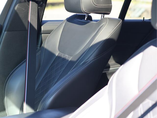 BMW 3-SERIE 330e M Sport Individual | Citrinschwarz | Laser | Pano | Harman/Kardon | Zeer compleet
