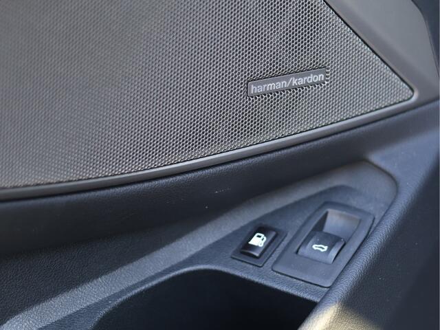 BMW 3-SERIE 330e M Sport Individual | Citrinschwarz | Laser | Pano | Harman/Kardon | Zeer compleet