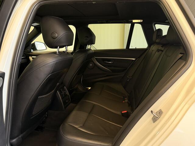 BMW 3-SERIE Touring 320i M Sport Edition | Pano | Harman / Kardon | Leder | Head-Up | Achteruitrijcamera |