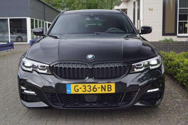 BMW 3-SERIE 330I M pakket (258pk) NL Auto Leer/Trekhaak/HIFI/LED/19inch
