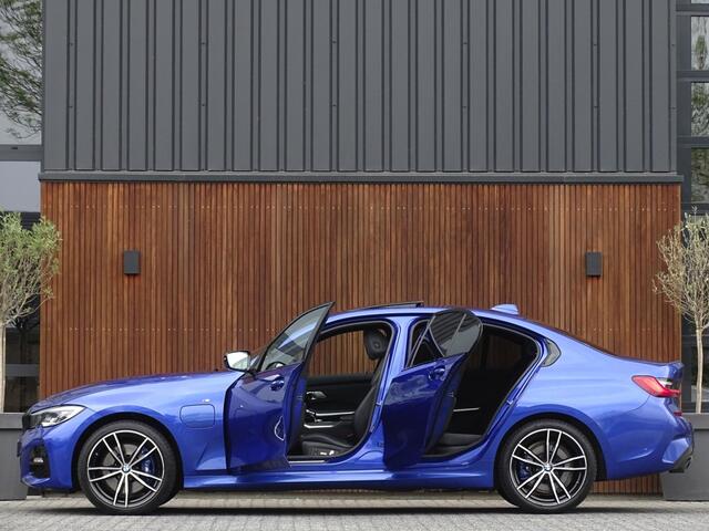 BMW 3-SERIE 330e 292PK High Executive / M-Sport Individual / 360°