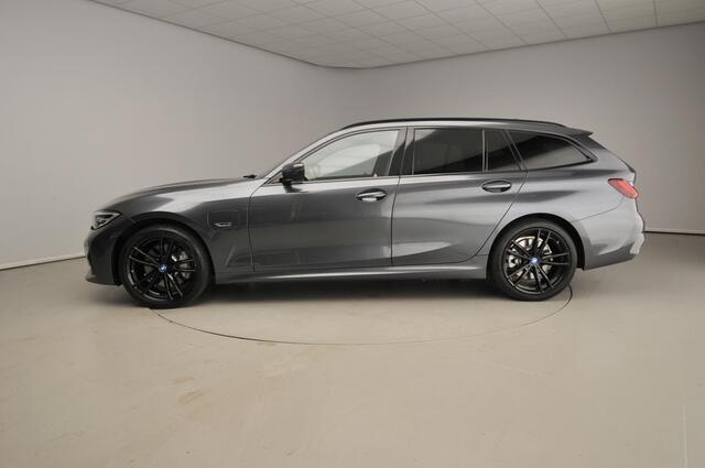 BMW 3-SERIE Touring 330e xDrive M Sport/ Elektrische Trekhaak/ Cruise Control/ Sportstoelen/ Stoelverwarming / Alu wielen 19 inch