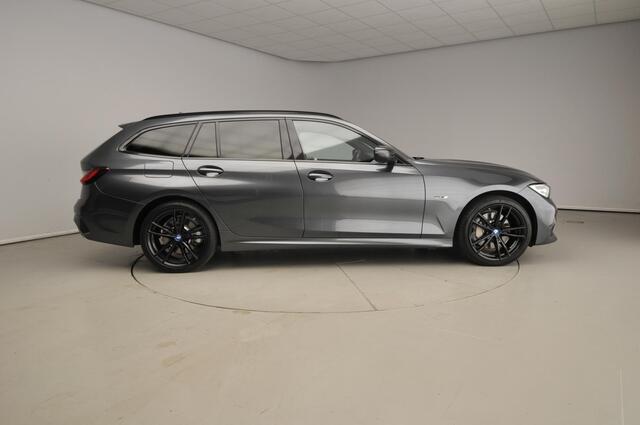 BMW 3-SERIE Touring 330e xDrive M Sport/ Elektrische Trekhaak/ Cruise Control/ Sportstoelen/ Stoelverwarming / Alu wielen 19 inch