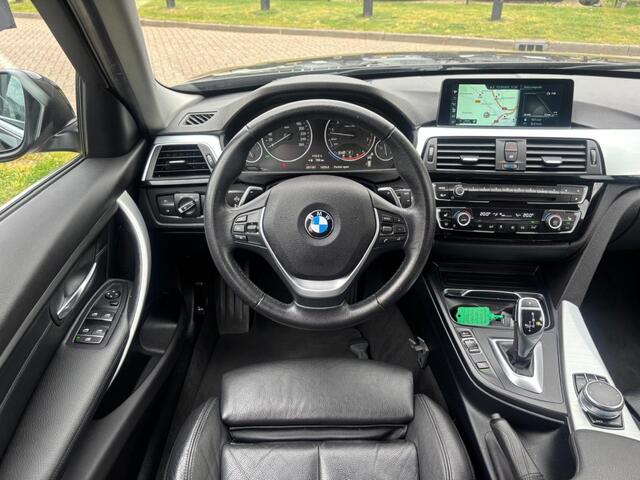 BMW 3-SERIE Touring 320i High Executive Automaat 2017 Zwart Leder