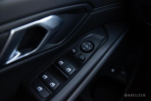 BMW 3-SERIE Touring 330e xDrive | Facelift | Driving Assistant | ACC | Elek. Trekhaak | Sportstoelen