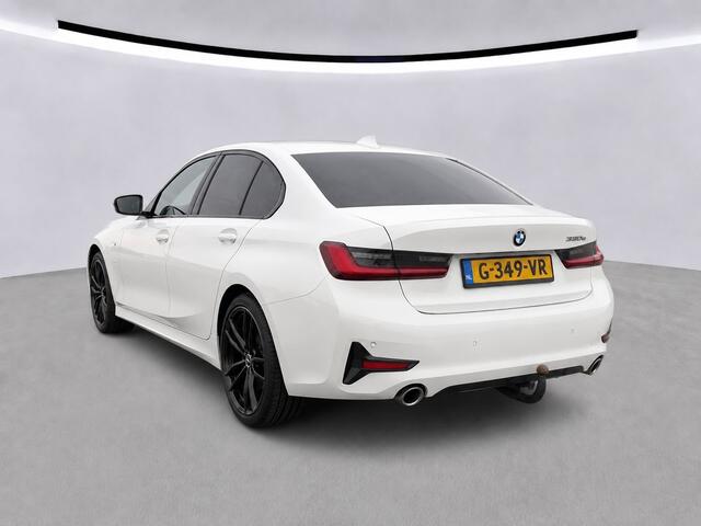 BMW 3-SERIE 330e eDrive Edition | Stoelverwarming | Navigatie | Apple Carplay | Parkeersensoren | Keyless | Cruise Control | LED | Leer | Trekhaak | Climate Control |