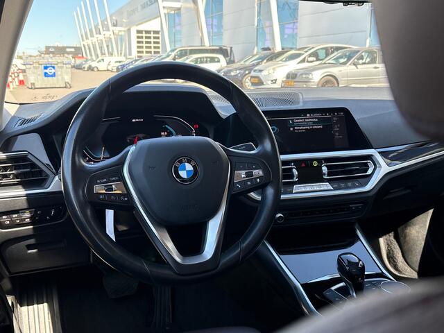 BMW 3-SERIE 330e eDrive Edition | Stoelverwarming | Navigatie | Apple Carplay | Parkeersensoren | Keyless | Cruise Control | LED | Leer | Trekhaak | Climate Control |